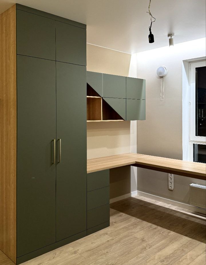 Угловой стол со шкафом для детской на двоих